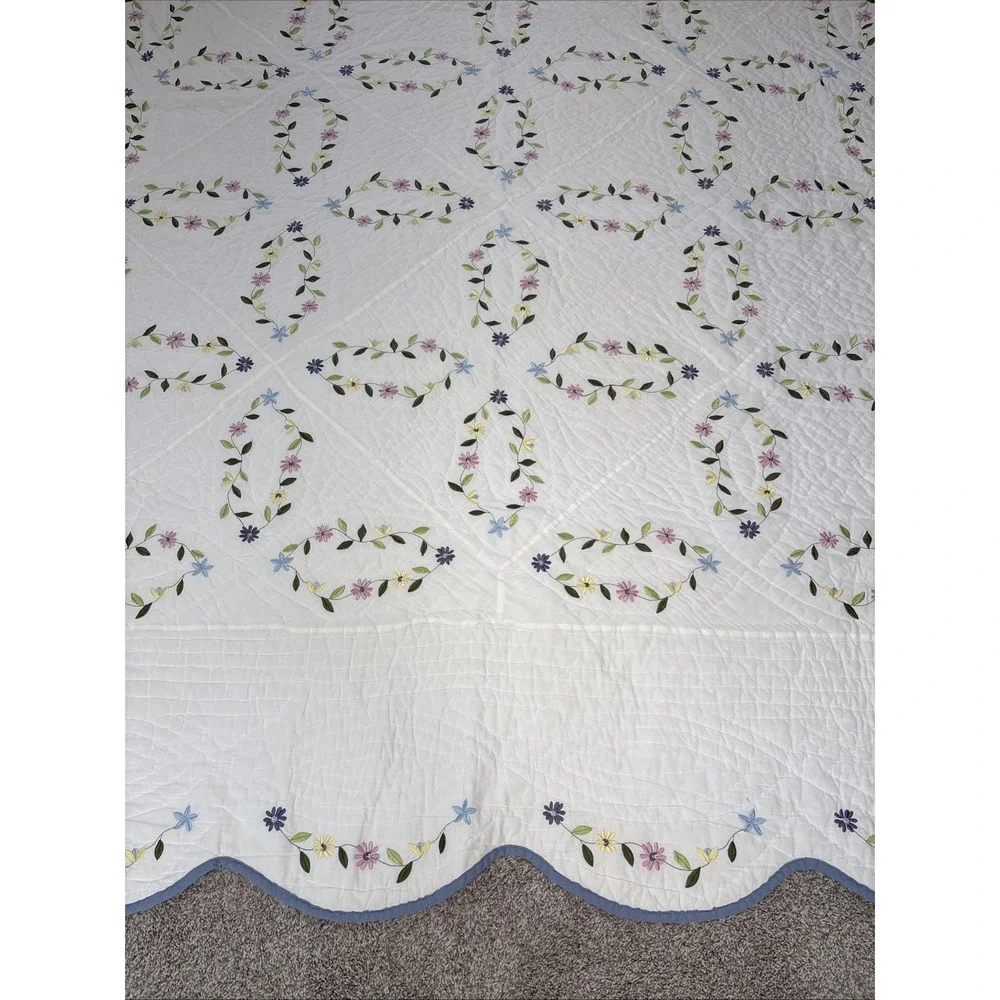 Embroidered Floral Wreath Full‎ Cream Quilt & Shams Scalloped Edge Cottagecore